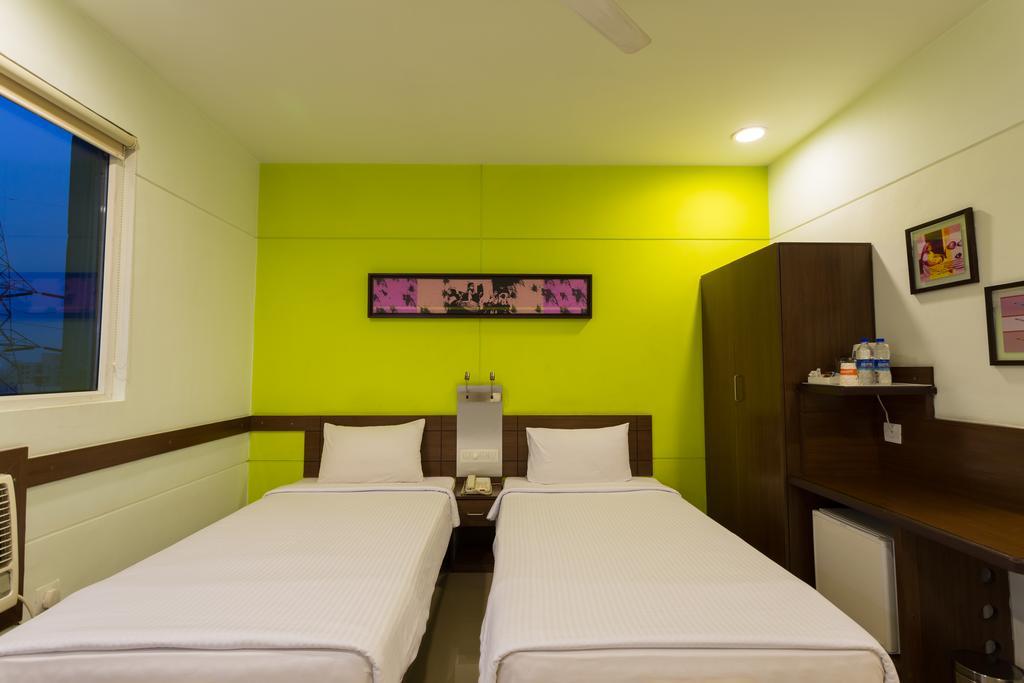 Noida 63 Hotel Bilik gambar